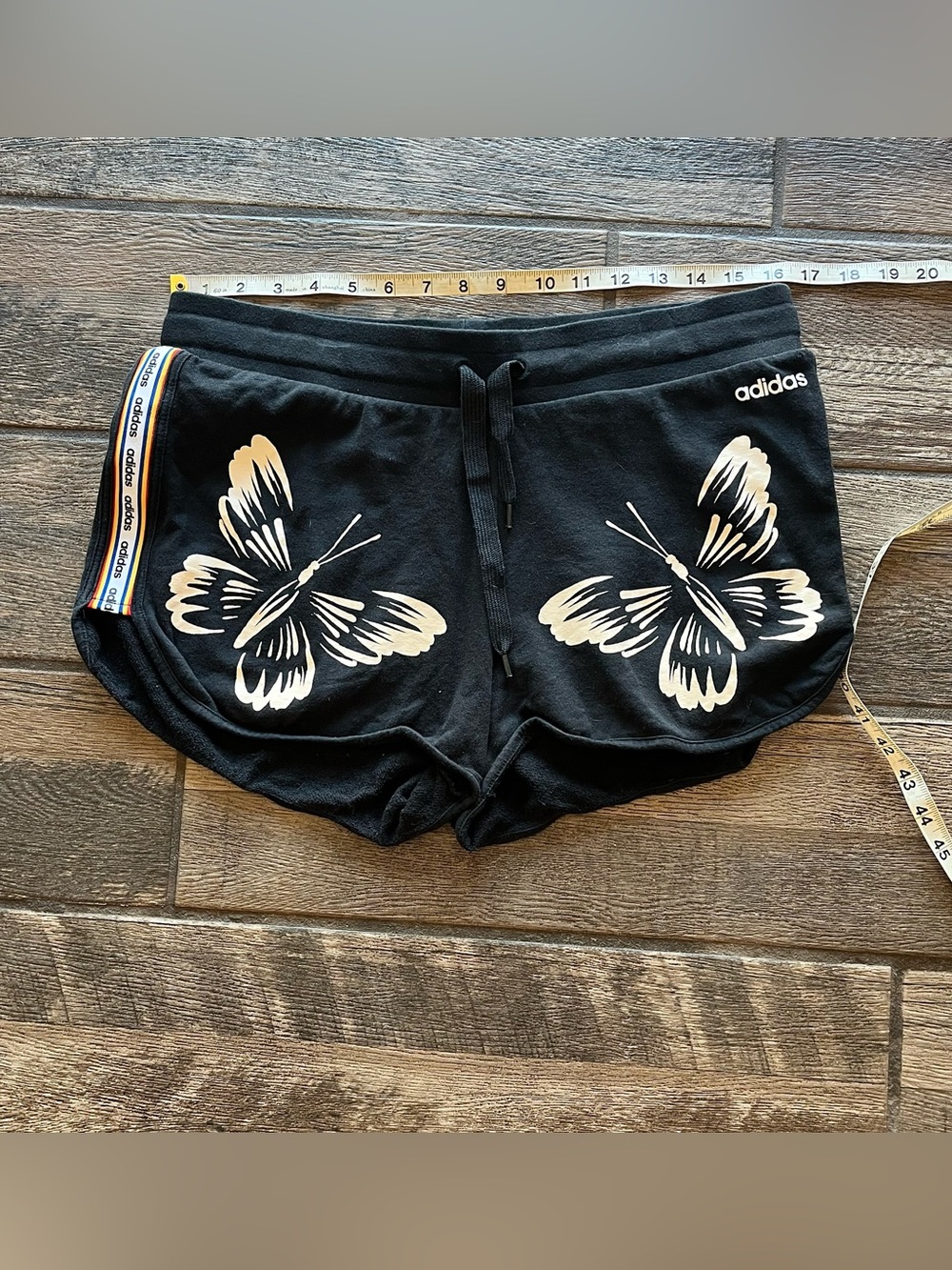Adidas butterfly drawstring shorts & matching butterfly t-shirt L - Picture 3 of 8